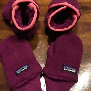 Patagonia matching booties and mittens